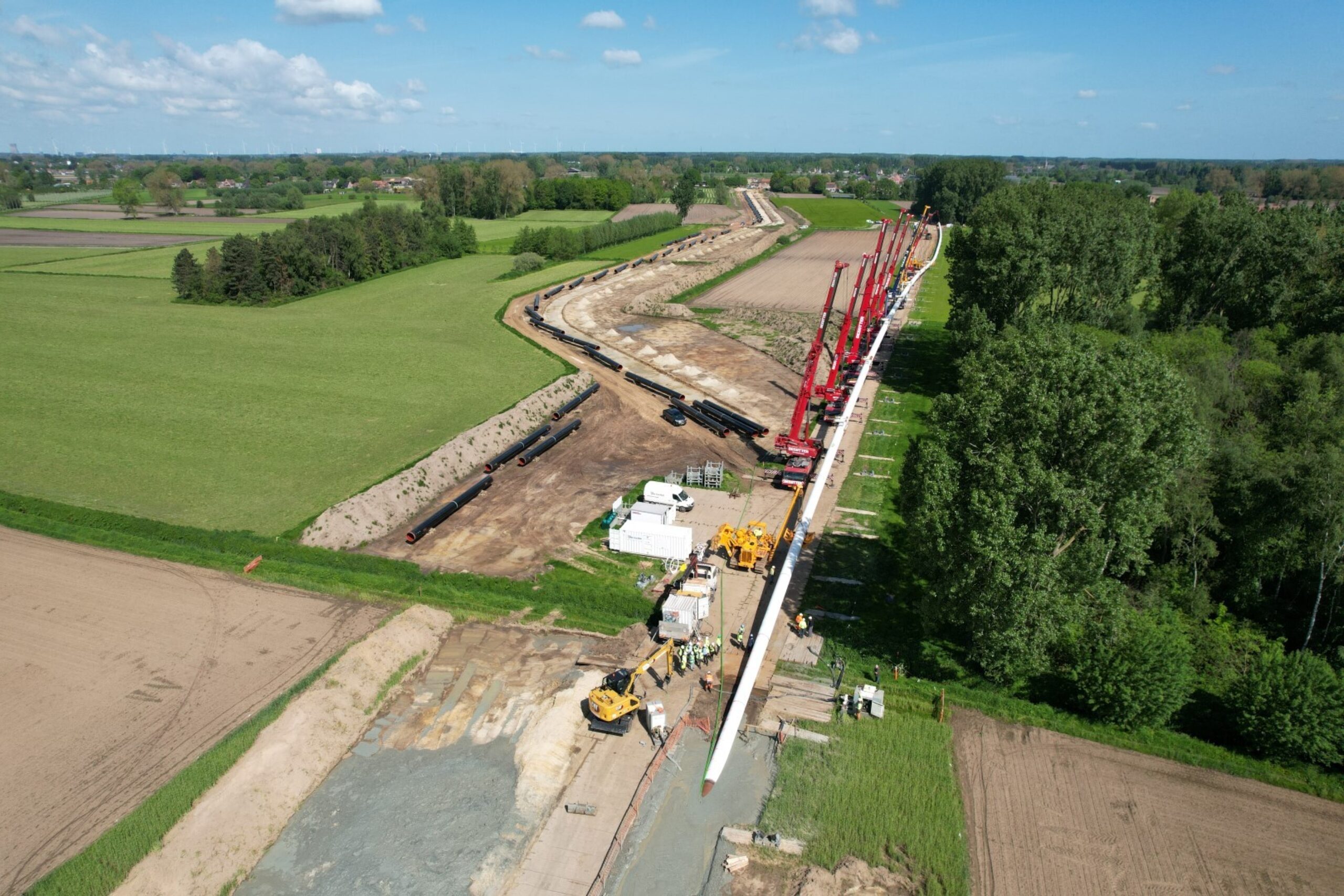 Luchtbeeld van de werf van Denys waar de piloot van één maand liep